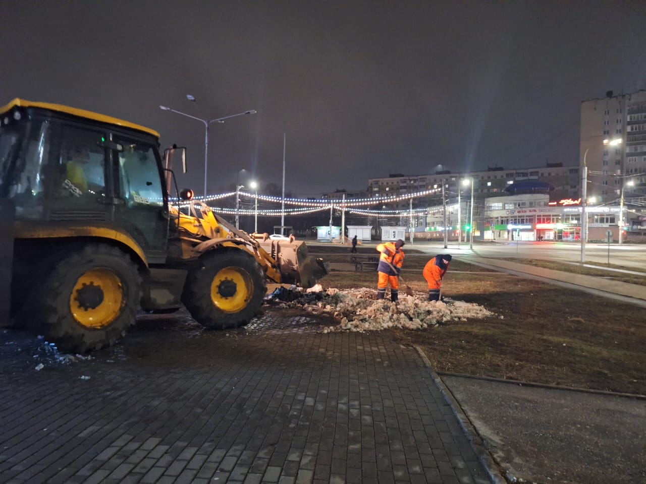 Ночью в городе работала спецтехника ДБГ