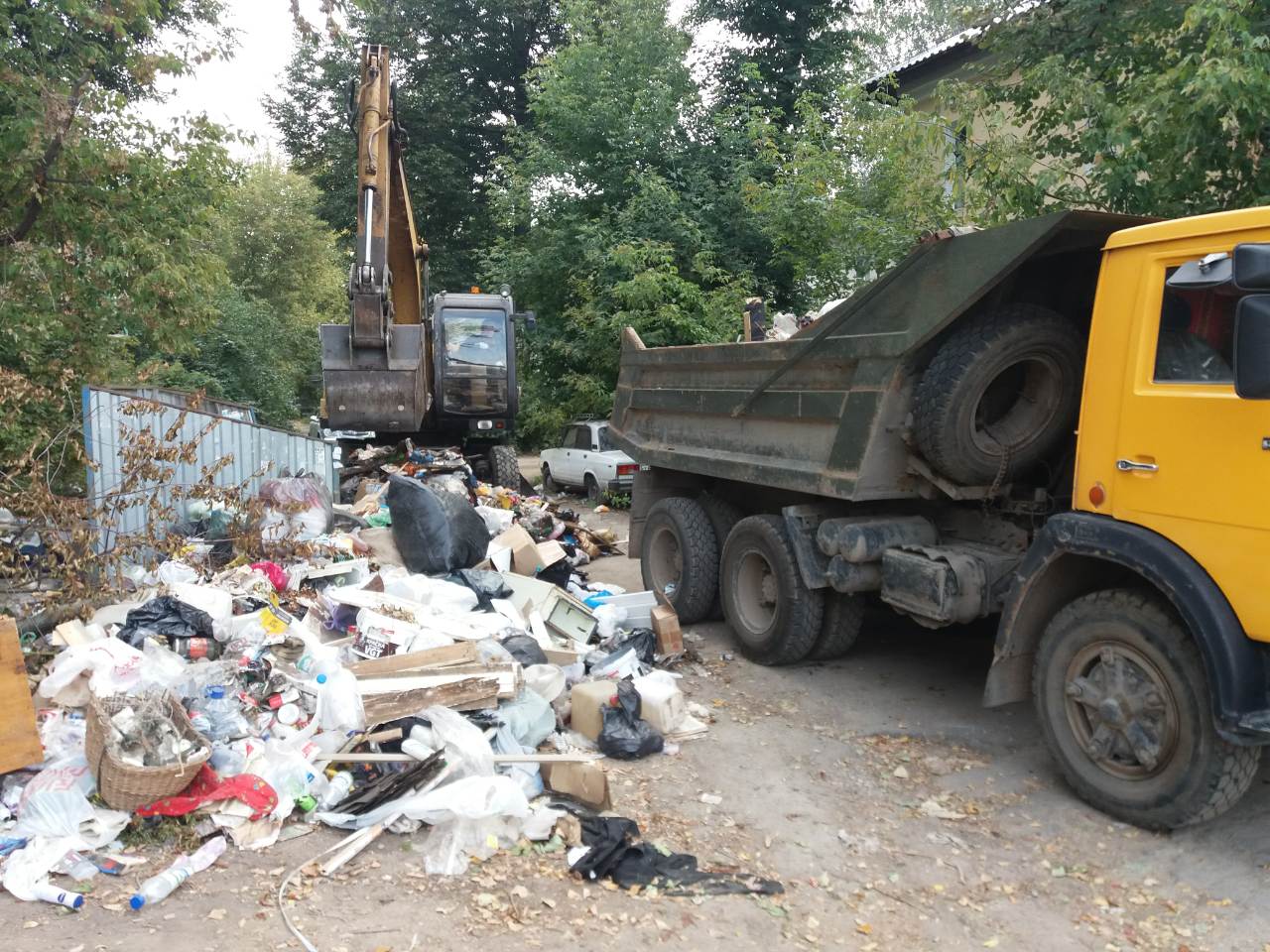 Ликвидирована свалка мусора между домами 3 и 5 по улице Радиозаводской 05.09.2019