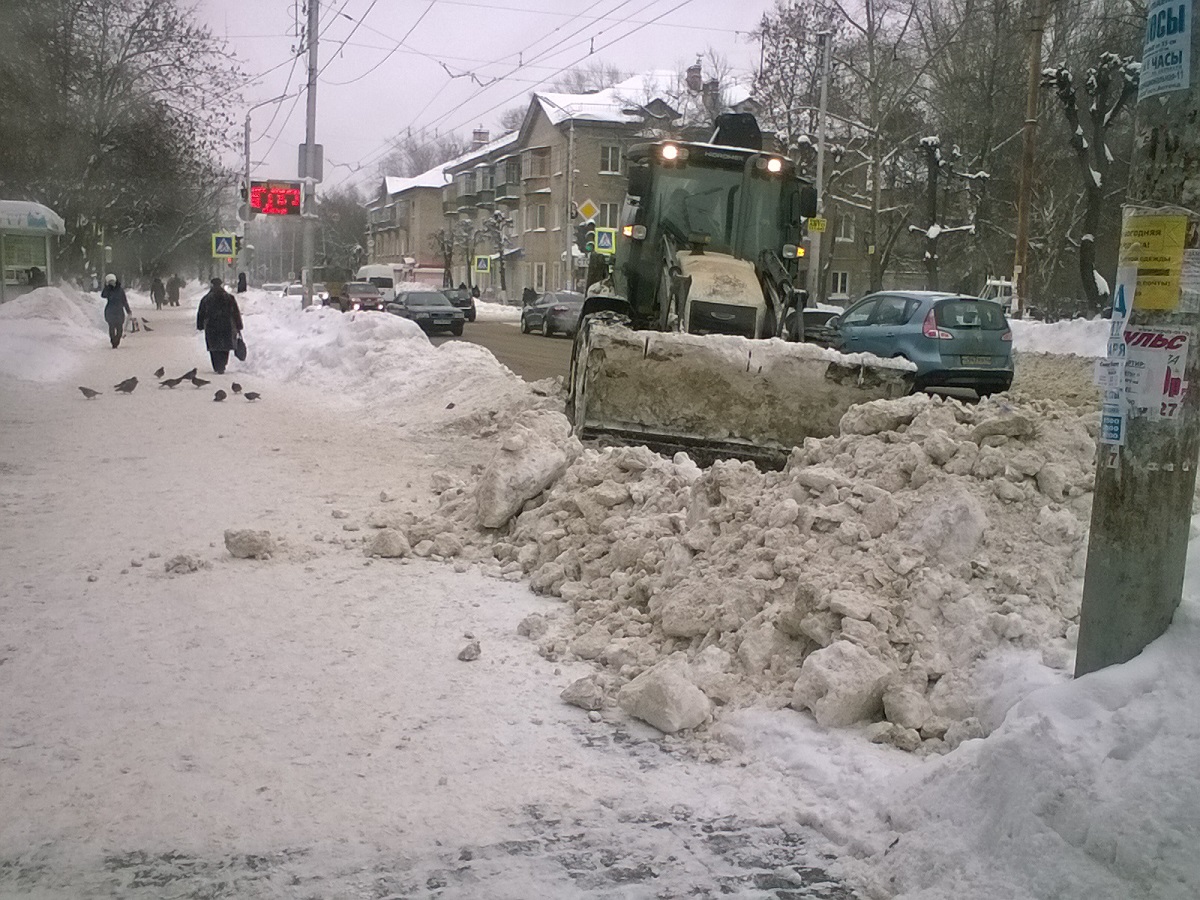 В Московском районе продолжаются работы по уборке снега 28.01.2016