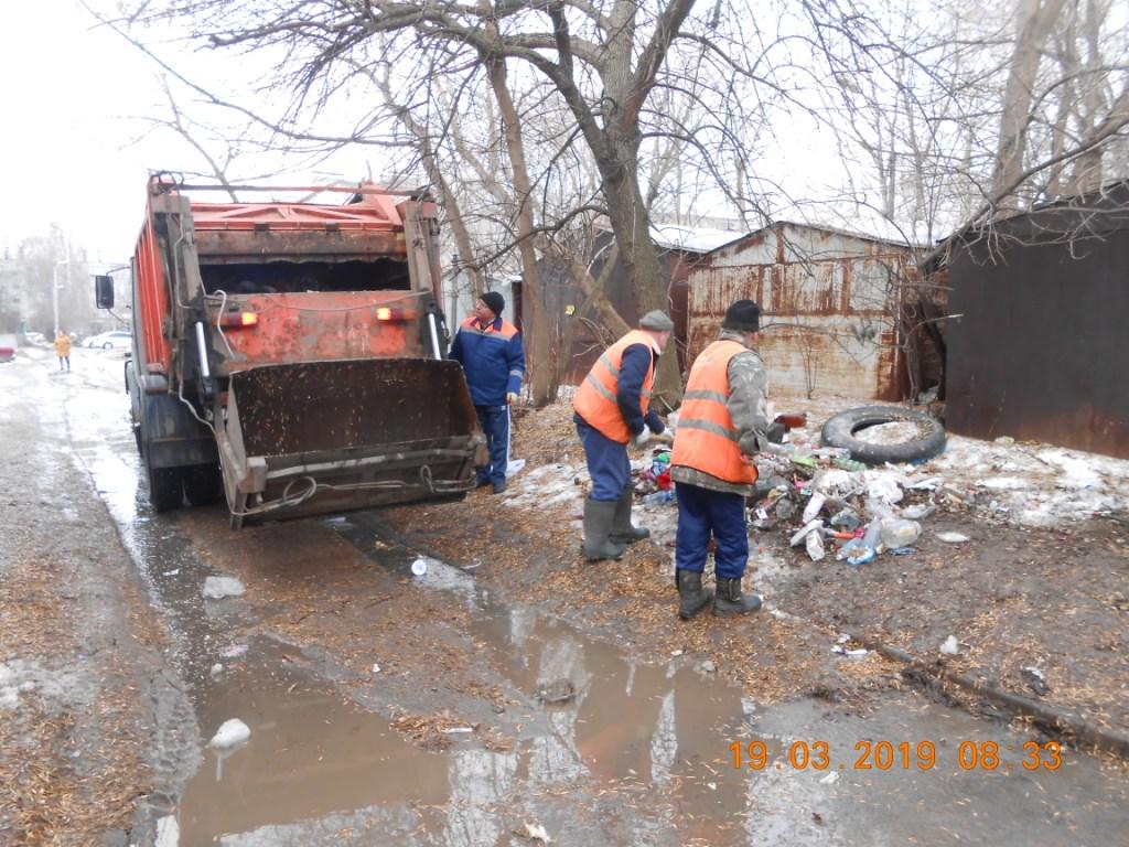 В Советском районе продолжается работа по уборке скоплений мусора 19.03.2019