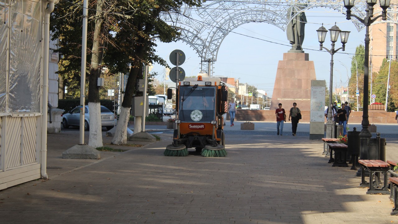 Дирекция благоустройства продолжает работы по уборке городских территорий