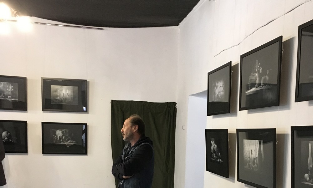«Тихая жизнь» Анатолия Есина: в МВЦ «Фотодом» открылась выставка натюрмортов