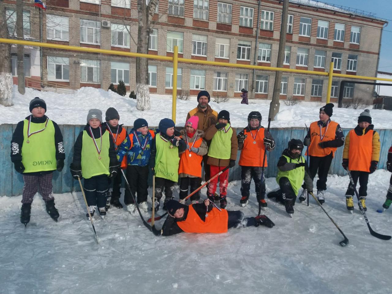 В Советском районе состоялись соревнования по хоккею, посвященные Дню защитника Отечества 27.02.2023
