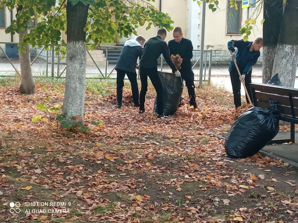 Организованы работы по уборке прилегающей территории по улице Керамзавода