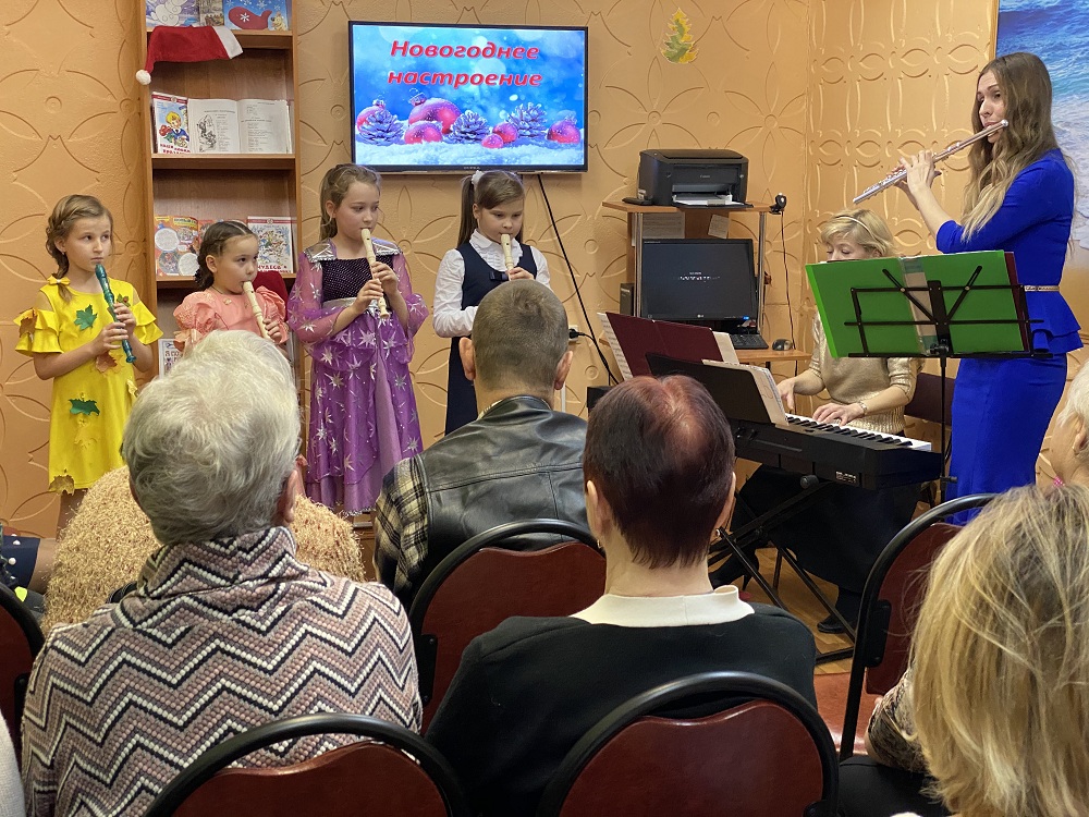 В Октябрьском районе состоялся концерт “Новогоднее настроение” для жителей микрорайона Шлаковый
