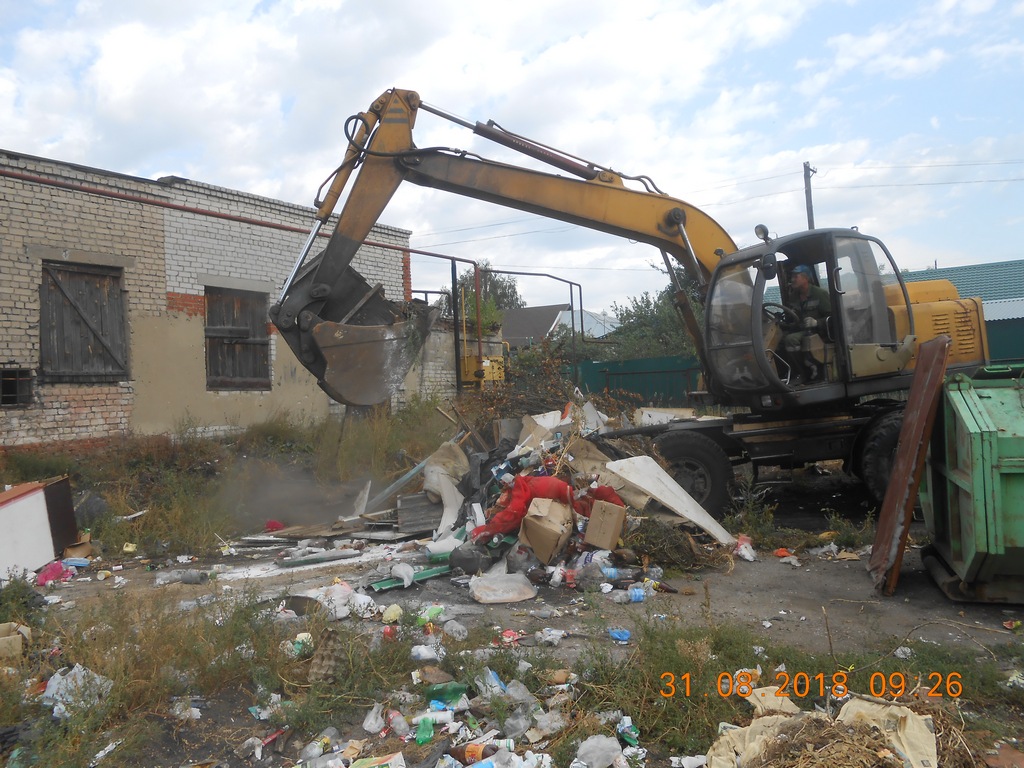 Организованы работы по санитарной уборке территории вблизи школы №29 31.08.2018