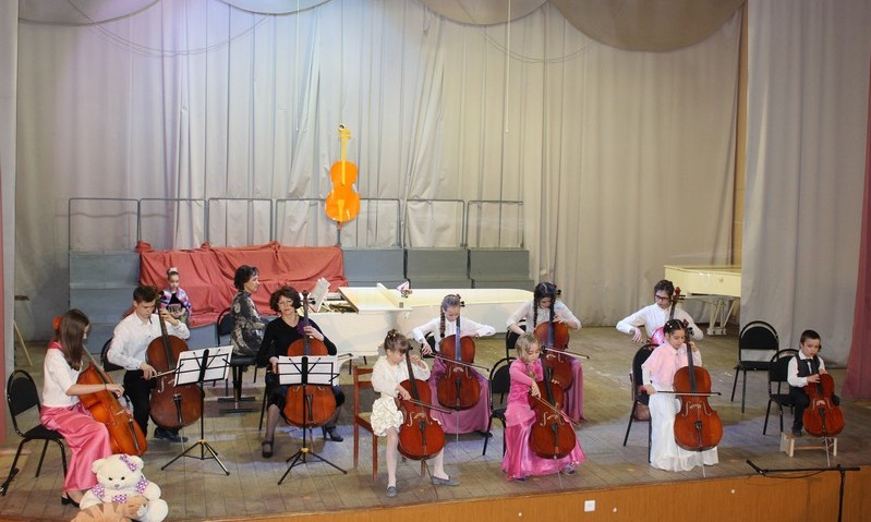 В детской школе искусств прошел концерт «Моя любимая виолончель»