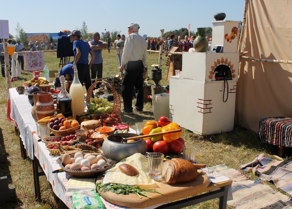 В регионе лето проводили фестивалем крестьянского труда и сельского отдыха "Рязанский караваец"