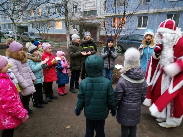 На улице Радиозаводской состоялась новогодняя конкурсная программа 30.12.2019