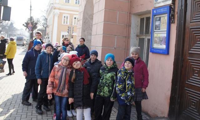 Школьники с сотрудниками детской библиотеки-филиала №4 посетили Музей путешественников
