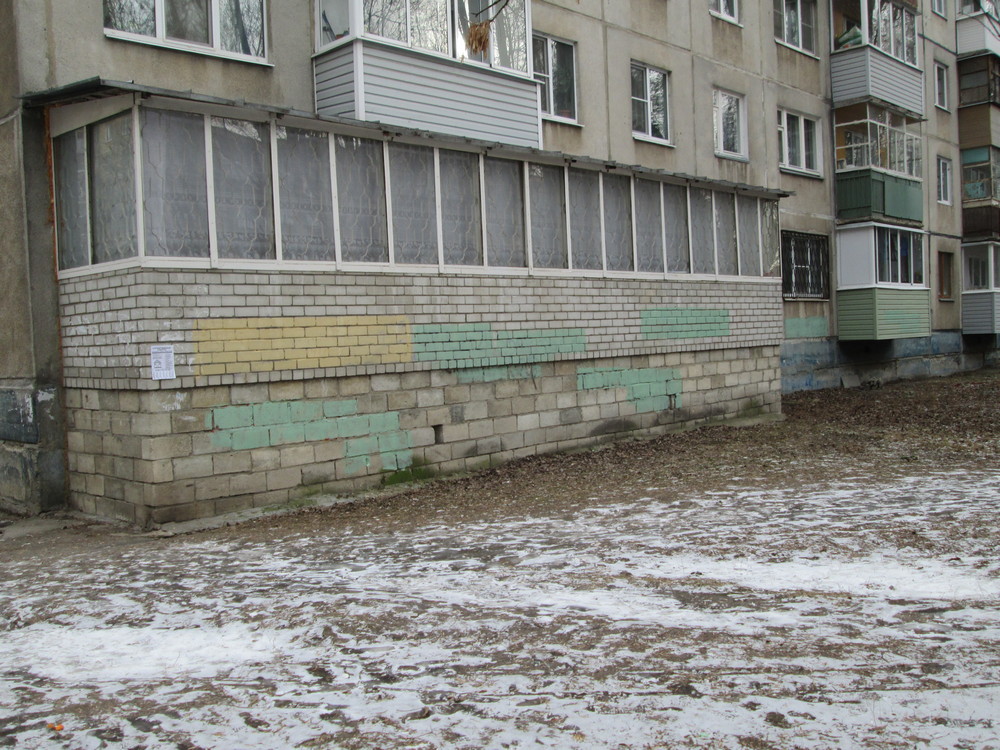 В Октябрьском районе проходят рейды по выявлению надписей на фасадах жилых домов