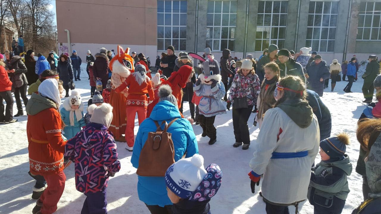 Жители Советского района приняли участие в проводах Масленицы  27.02.2017
