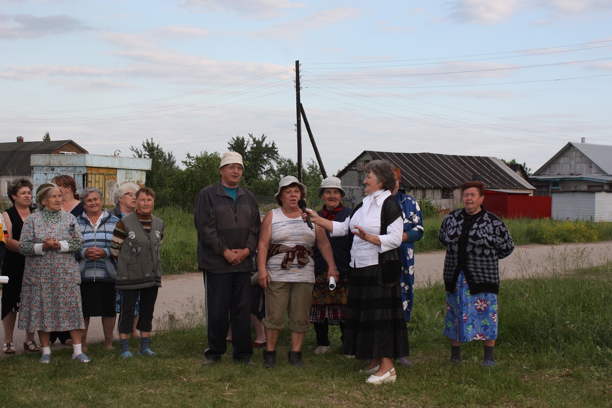 Жители поселков Качево и Мордасово обсудили проблемы и отметили День России