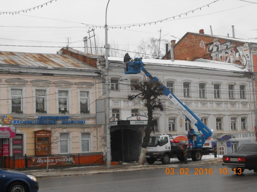 На улице Соборной произведена очистка крыши