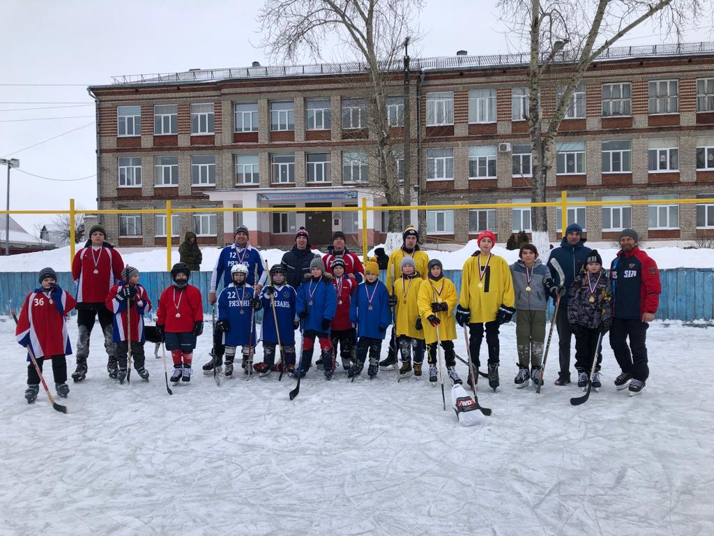 В дни зимних каникул в Советском районе состоялись соревнования по хоккею 10.01.2022