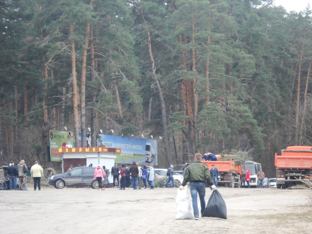 В поселке Солотча продолжаются работы по благоустройству территории 23.04.2018