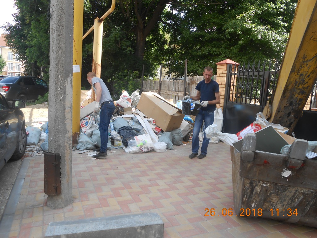 Организованы работы по ликвидации свалки мусора на улице Садовой 27.06.2018