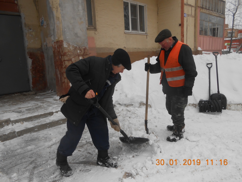 Продолжается контроль за выполнением работ по очистке от снега дворовых территорий                                                 30.01.2019