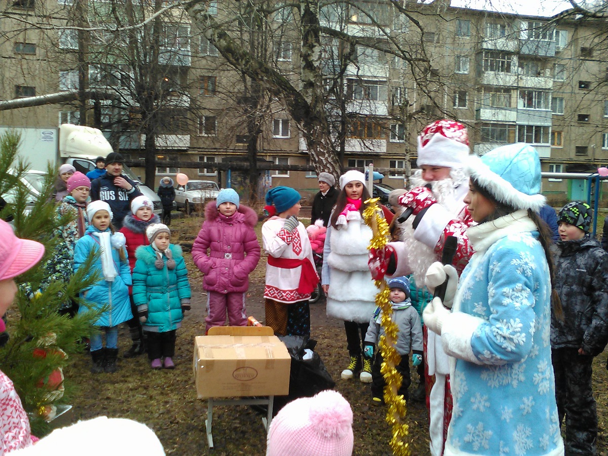 Дети из Октябрьского района приняли участие в многочисленных новогодних мероприятиях