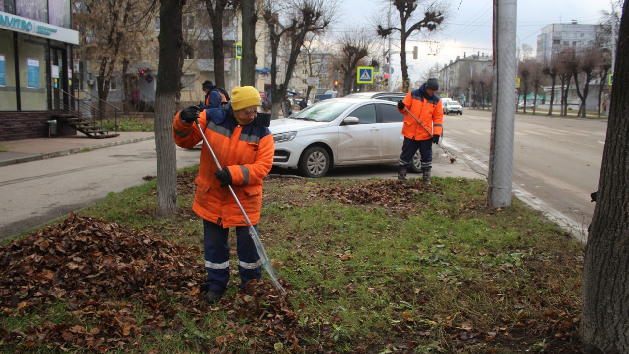 Дирекция благоустройства проводит уборку городских территорий