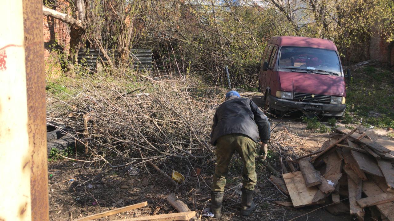 В Рязани проводится уборка городских территорий от мусора 28.04.2020
