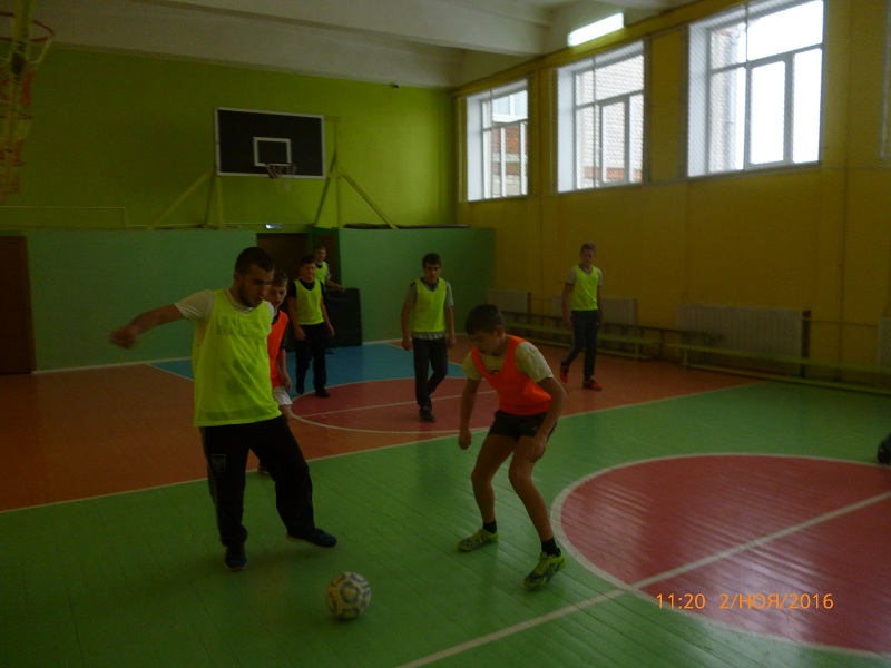 В Борках состоялись соревнования по мини-футболу среди дворовых команд 08.11.2016
