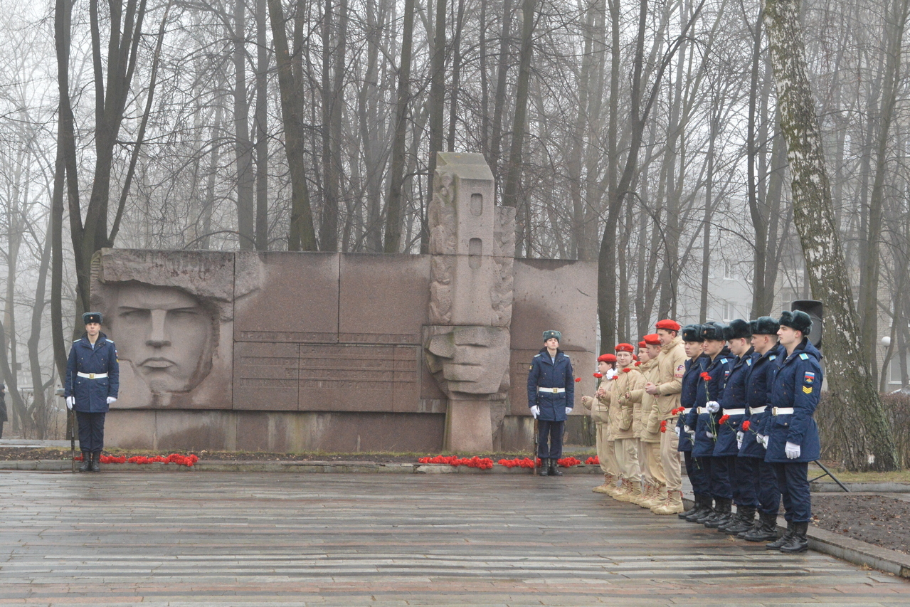 У памятника Полетаеву состоялась церемония возложения цветов