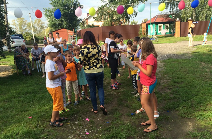 Для жителей поселка Храпово организован праздник "Здравствуй, школа!"