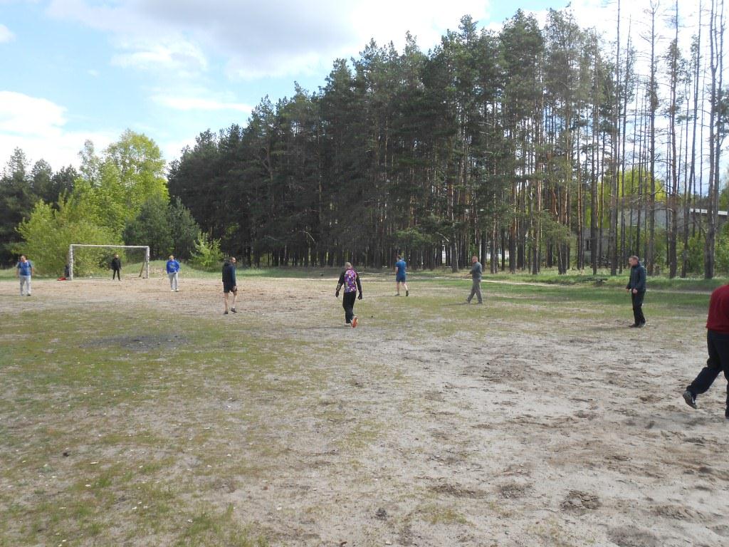 Организованы соревнования по футболу для жителей поселка Солотча 12.05.2017