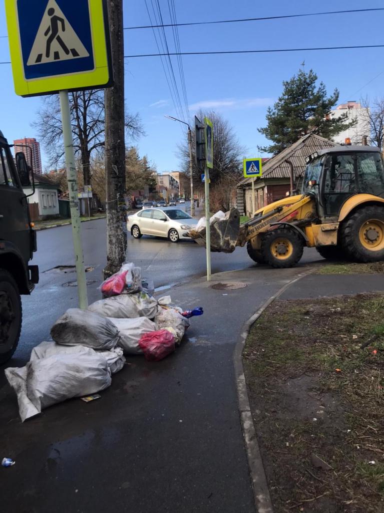 О вывозе мусора с улиц  Ленинского Комсомола и  Островского
