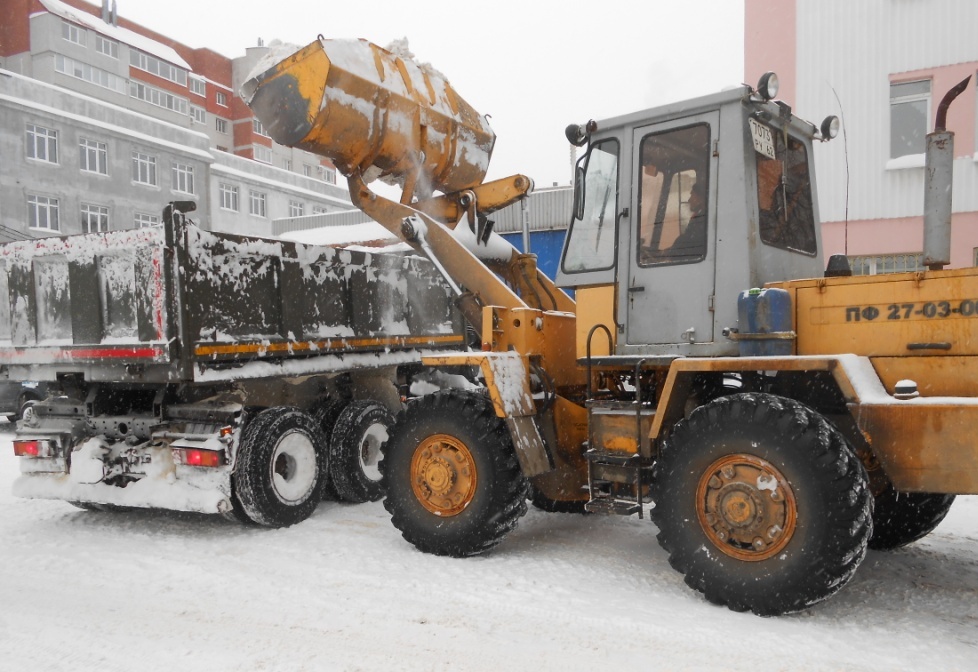 Префектура Советского района продолжает совместно с предприятиями уборку района от снега