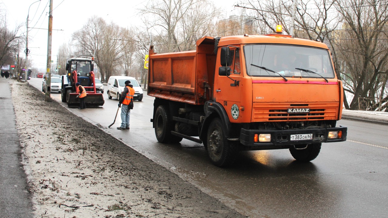 Дирекция благоустройства проводит уборку территорий