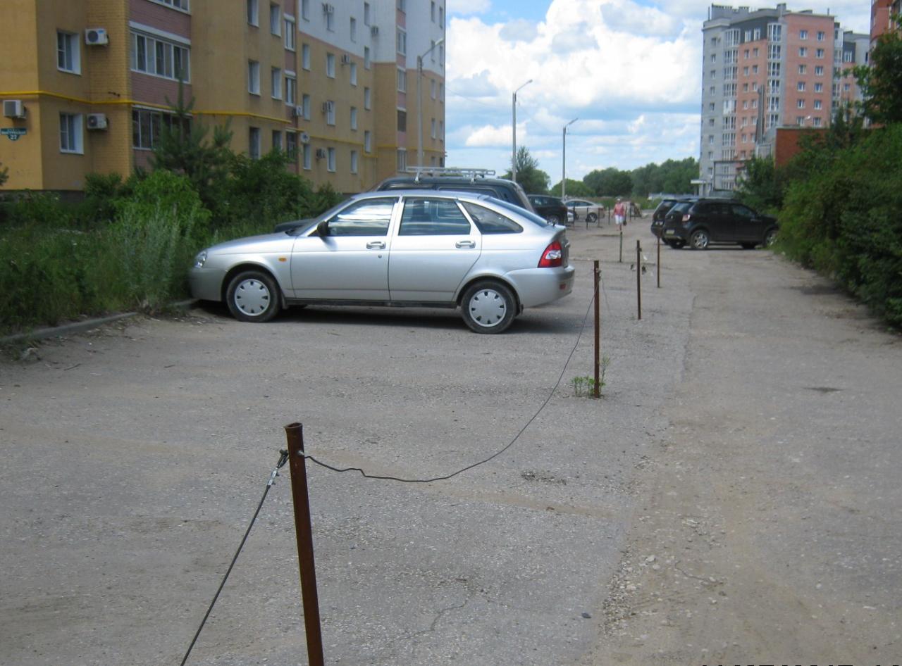 На дворовых территориях запрещено самовольное размещение парковочных конструкций  17.08.2017