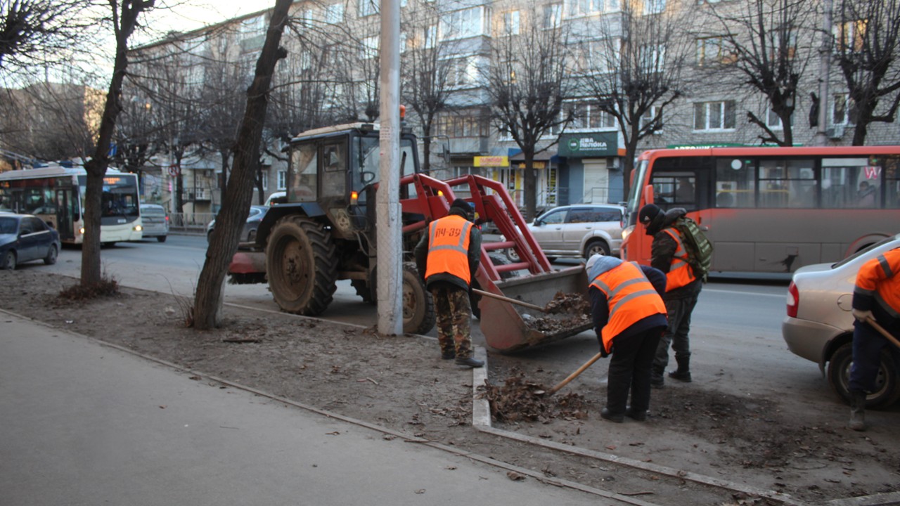 Дирекция благоустройства проводит работы по уборке дорог и тротуаров