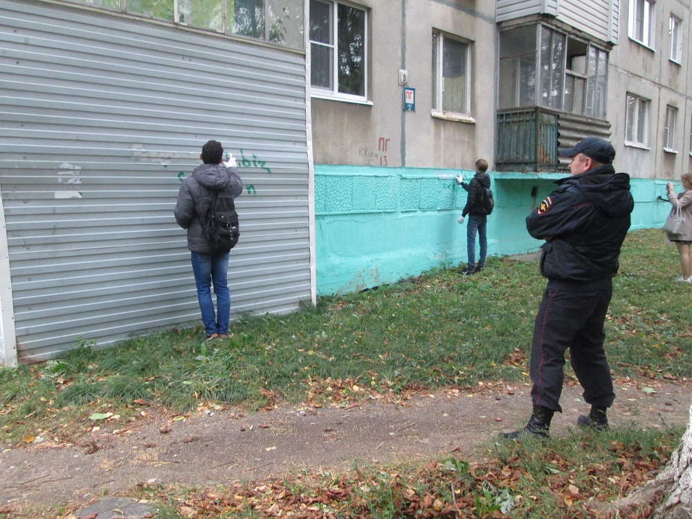 В Октябрьском районе прошла акция «Чистые стены»
