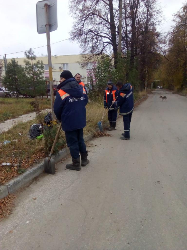 Работниками МП «Водоканал города Рязани» проведены работы по уборке улицы Строителей от случайного мусора