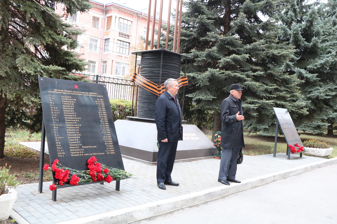 Ветераны и выпускники Рязанского  высшего военного командного училища связи отметили 105 годовщину образования войск связи