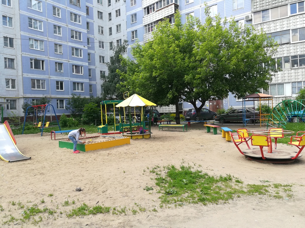 Продолжается контроль за состоянием игрового оборудования на детских площадках 12.07.2017