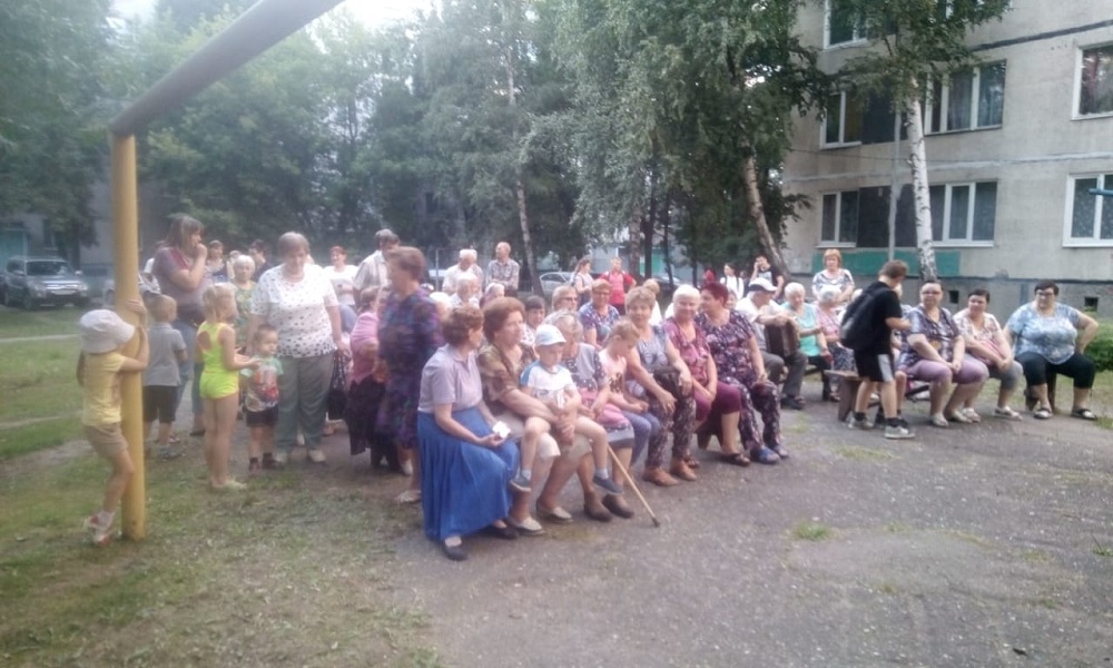 Прошел праздник двора на улице Советской Армии