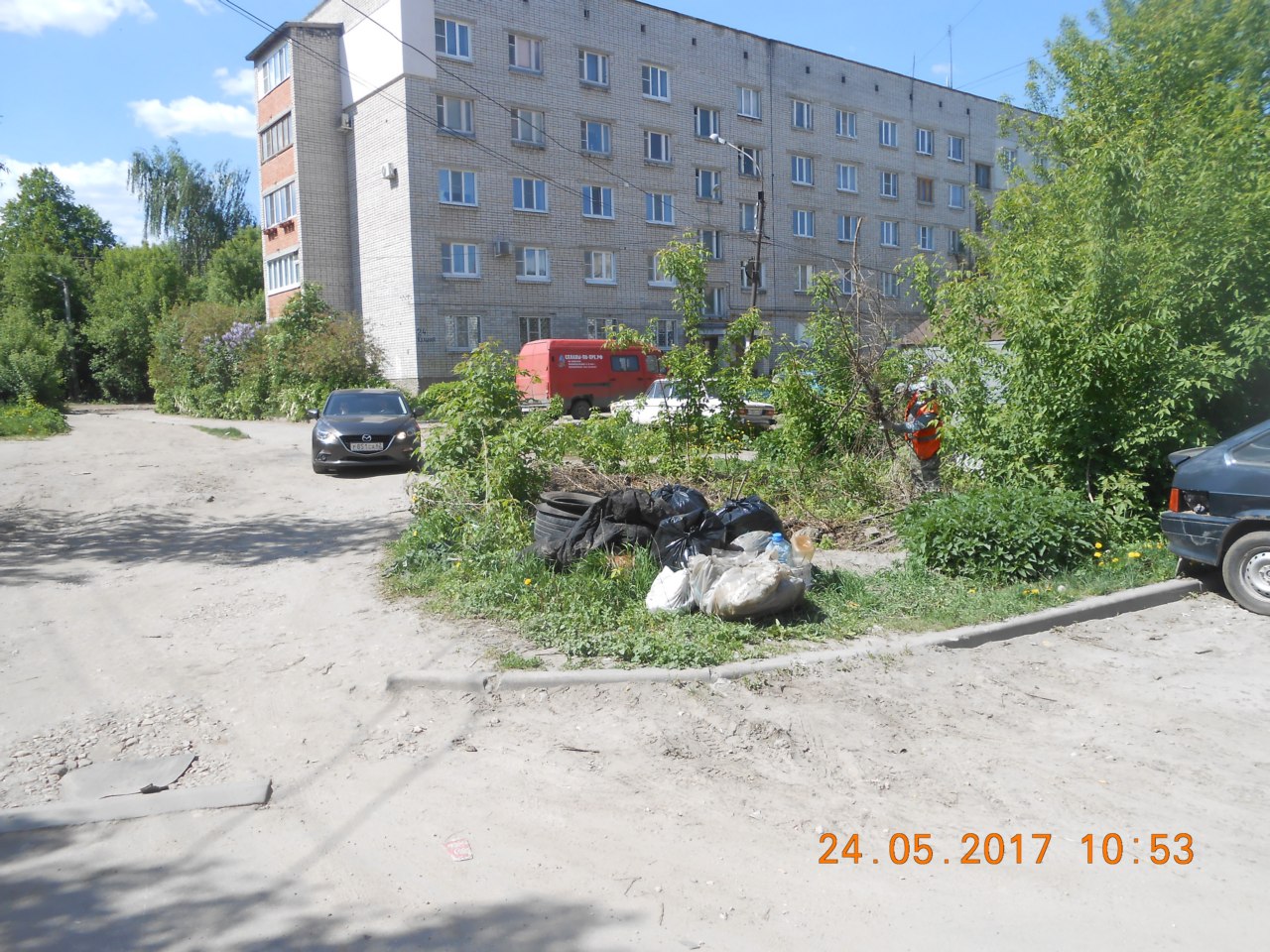 По инициативе жителей частного сектора на улице Кальной была организована уборка территории зеленой зоны от мусора 24.05.2017