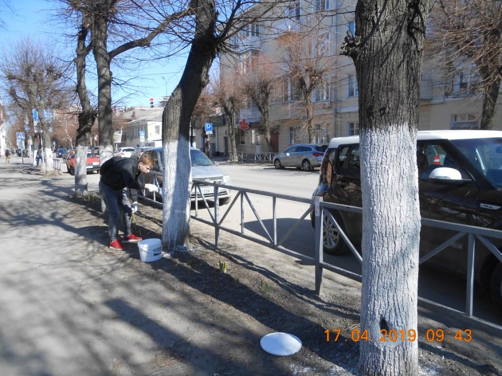В ходе весеннего месячника продолжаются работы по благоустройству улиц Советского района 17.04.2019