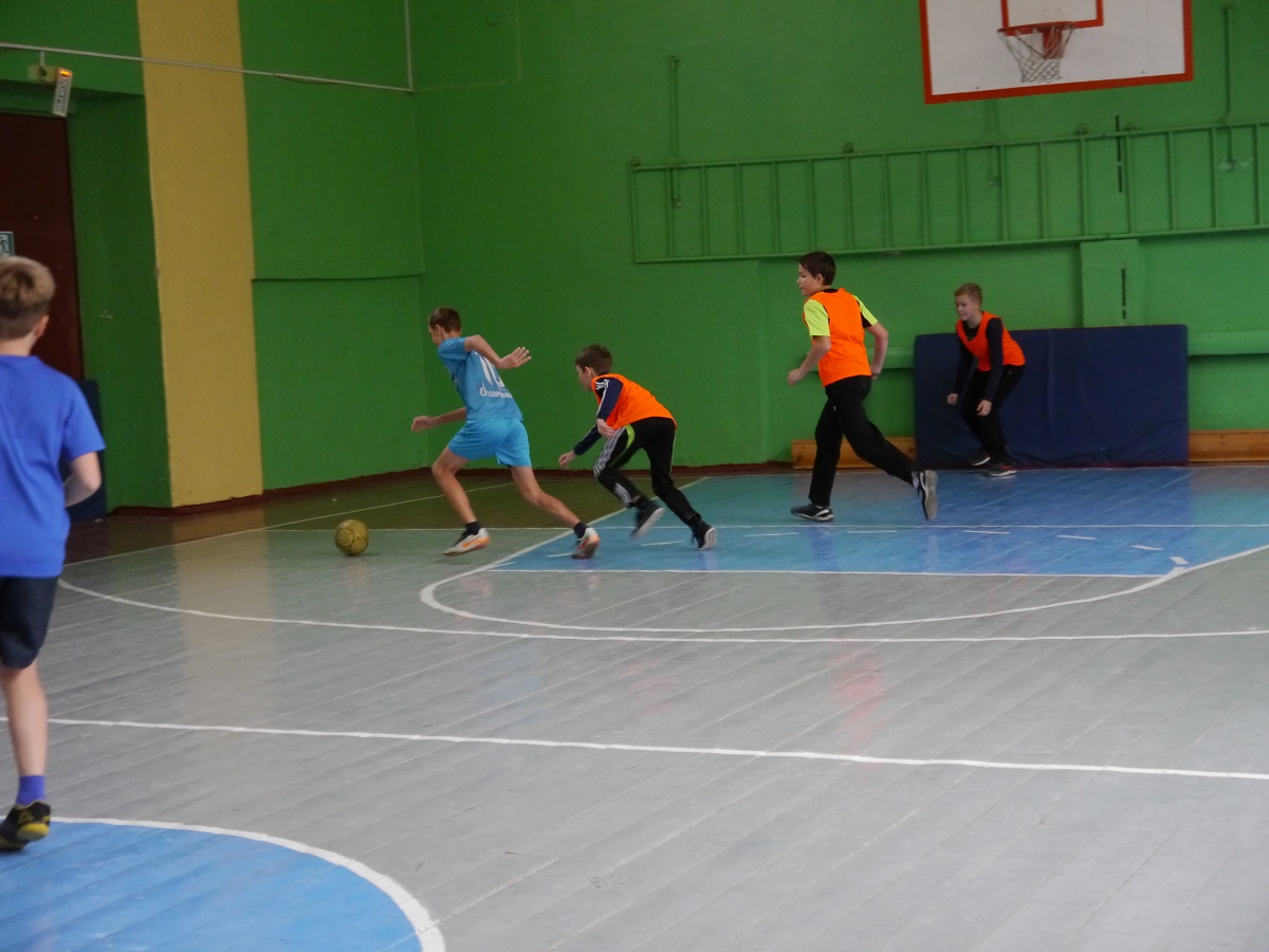 Учащиеся школ Октябрьского района приняли участие в соревнованиях по мини-футболу
