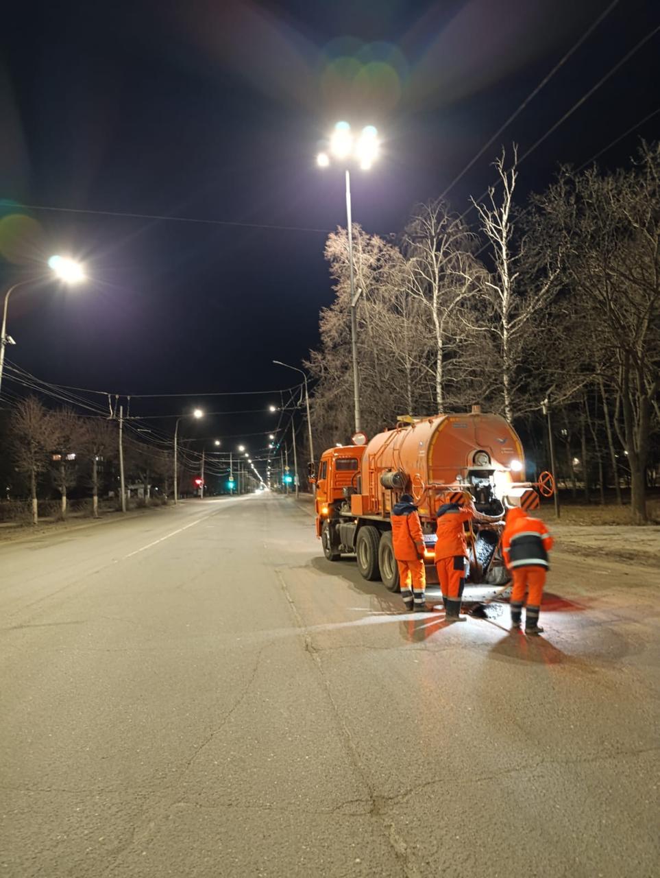 Ночью в городе работала спецтехника