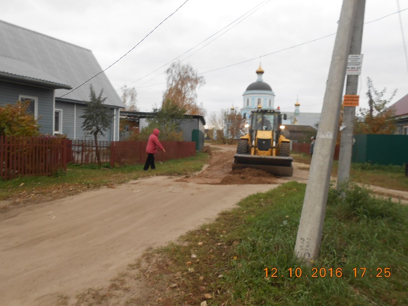 Проведены работы по благоустройству дорог поселка Солотча  13.10.2016