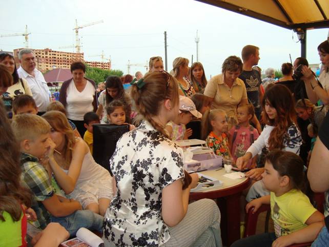 День семьи, любви и верности в поселке Семчино отметили конкурсом пирогов и лотереей 09.07.2015