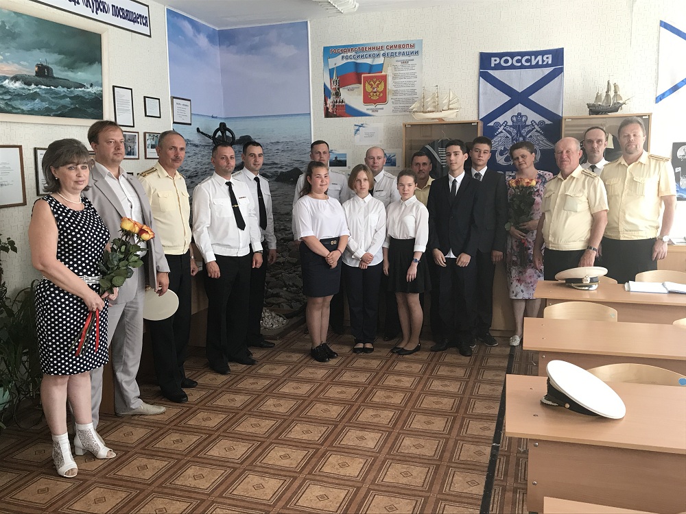В ходе визита экипажа атомной подводной лодки «Рязань» состоялось посещение музея подлодки «Курск» в школе №62