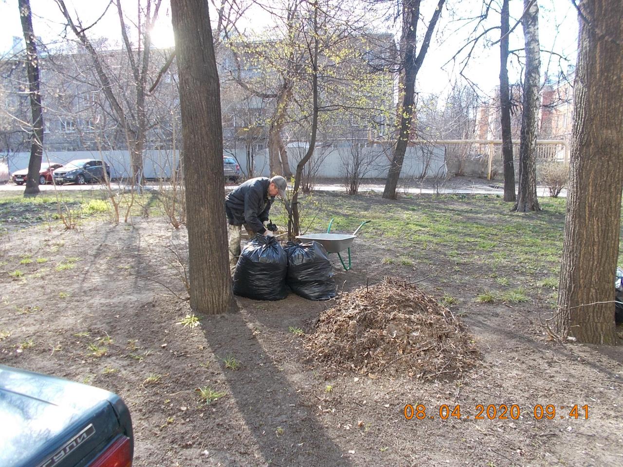 В Советском районе проводятся работы по уборке территорий 08.04.2020