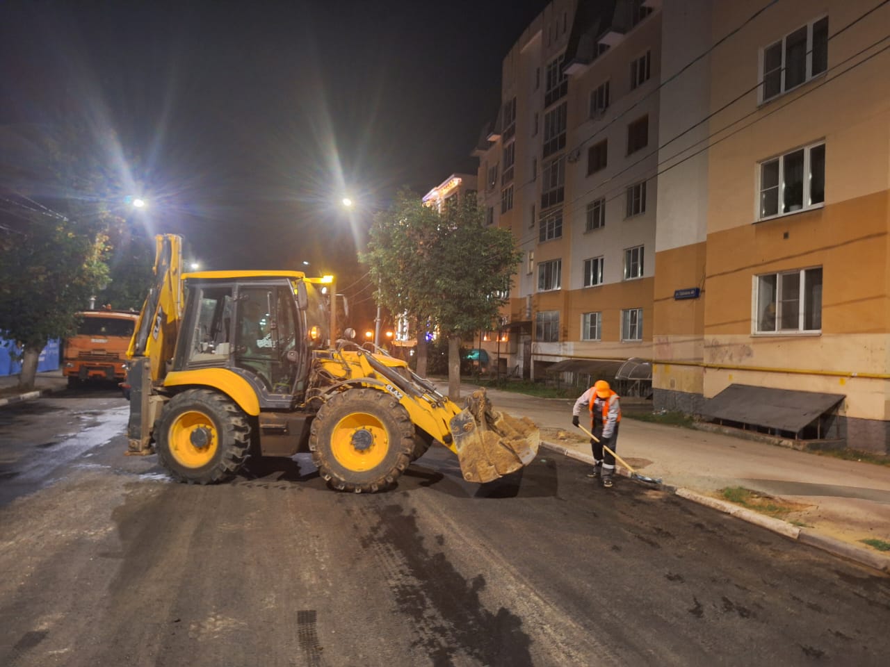 Ночью в городе проводили уборку дорог