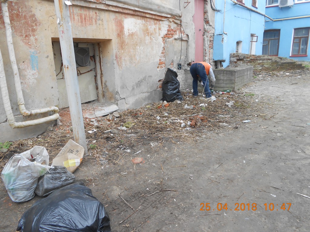 Продожлаюся работы по санитарной уборке территории района 26.04.2018
