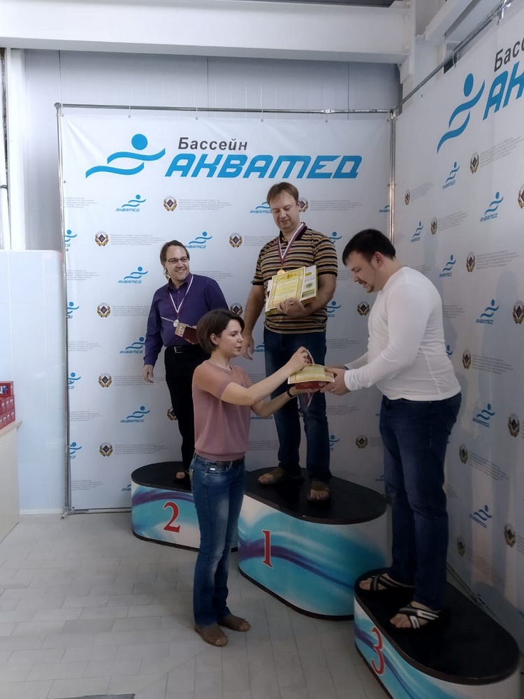 Работники префектуры Октябрьского района заняли призовые места в соревнованиях по плаванию